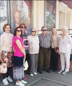 посетили показ фильмов «Лагеря смерти» и «Сожженные деревни» в кинотеатре «Комсомолец»