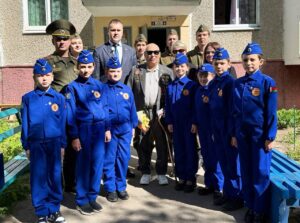 Под окнами ветеранов в Заводском оркестр исполнил «Марш победы»